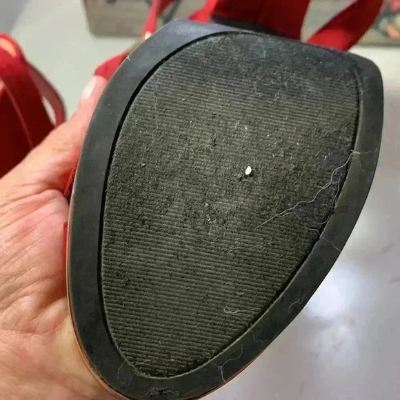 Bamboo Faux Suede Red Platform Heels w Ankle Strap & Gold Coloured Accents Sz 10 - Picture 11 of 14